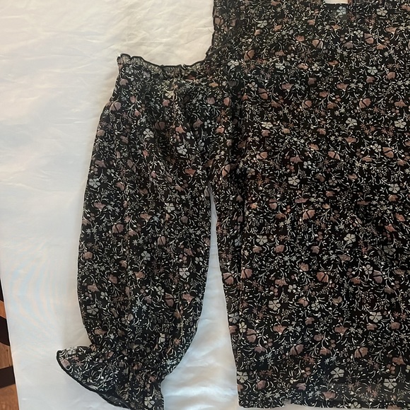 AE Cold Shoulder Blouse - Picture 2 of 10